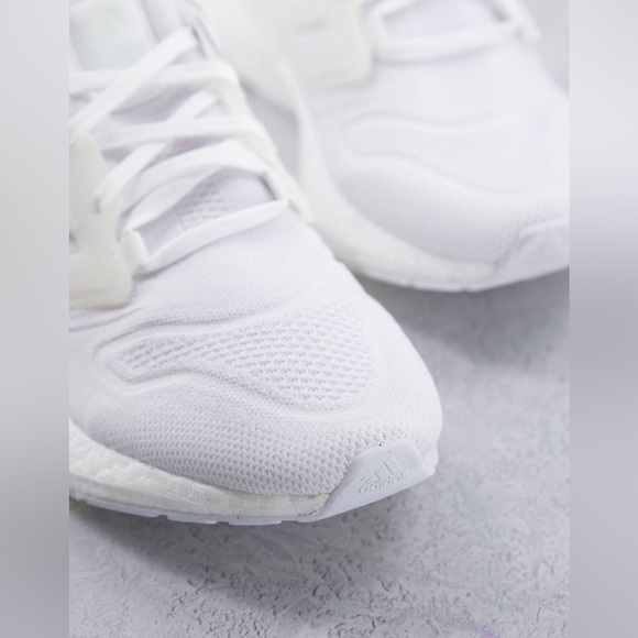 Adidas Men's Ultraboost 22 Running Shoes - Picture 5 of 13